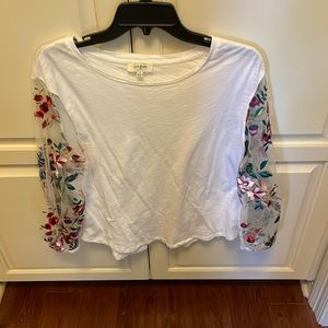 Umgee white shirt w embroidered sleeves